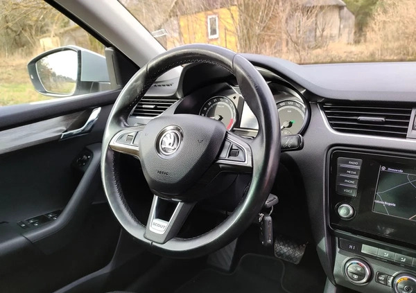 Skoda Octavia cena 51900 przebieg: 226000, rok produkcji 2015 z Staszów małe 497